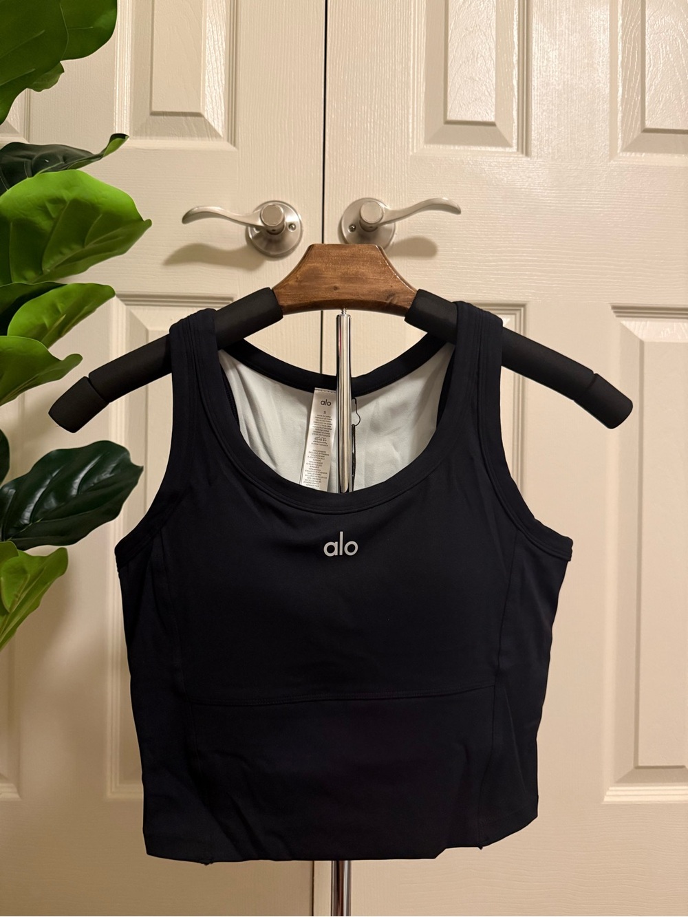 Alo Yoga Built-in Bra crop top in Black Small Size